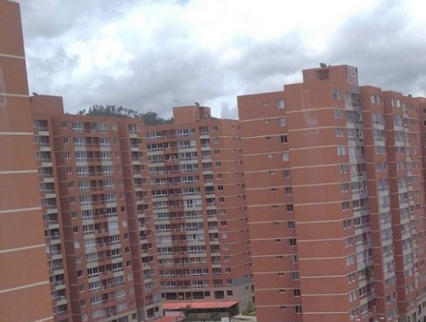 Diputados de la AN ceden 200 apartamentos a damnificados