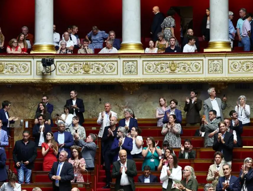 Parlamento de Francia aprueba derecho a la muerte asistida