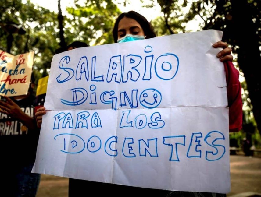 Educadores insisten en demandar salarios dignos
