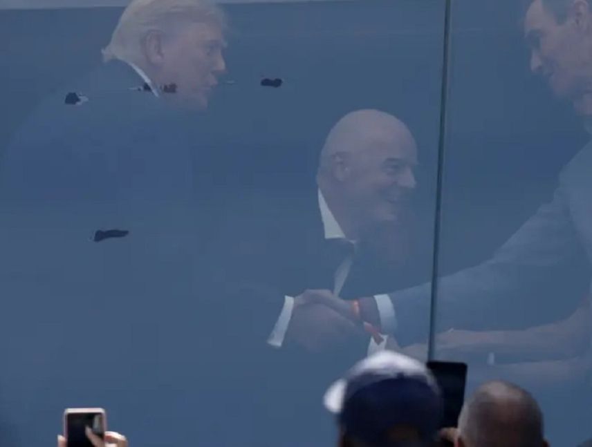 Donald Trump saluda a Pedro Sánchez y al rey Felipe VI
