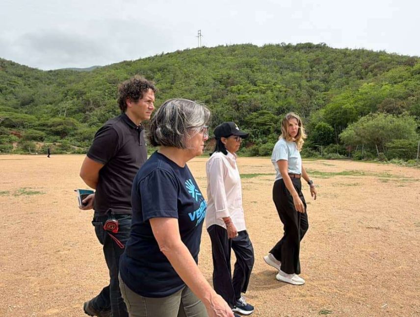 Presidenta (e) inspecciona terrenos en La Guaira