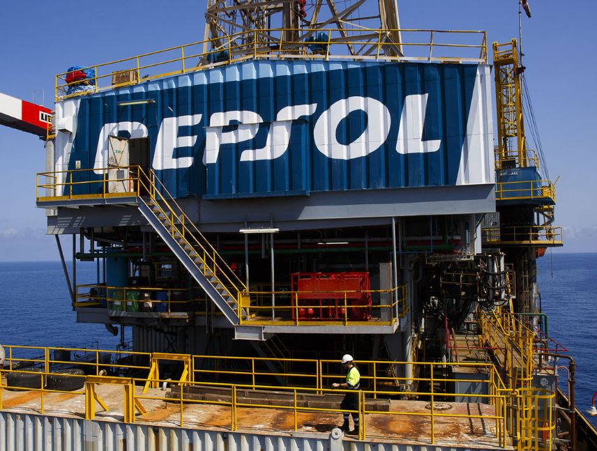 Repsol espera recibir cuatro barcos con crudo de Venezuela