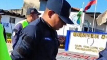 Destituyen a tres policías tras viralizarse video de extorsión