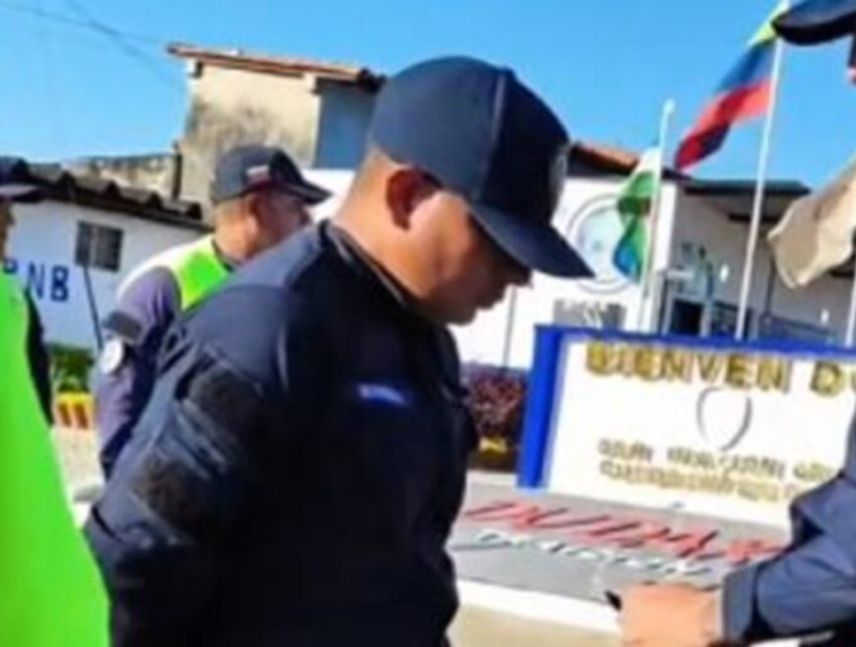 Destituyen a tres policías tras viralizarse video de extorsión