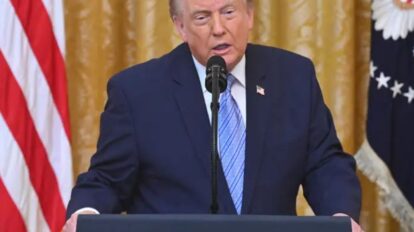 Trump promete golpear “con fuerza” a Irán tras ataques