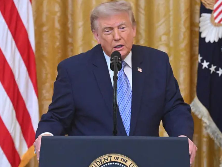 Trump promete golpear “con fuerza” a Irán tras ataques