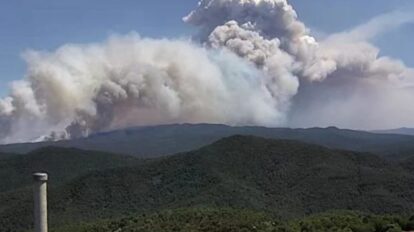 Incendios provocan nube tóxica sobre Salónica