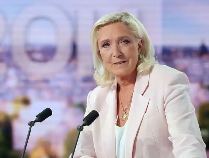 Le Pen anuncia candidatura a presidencia de Francia