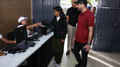 Delcy Rodríguez recorre Campamento Transitorio Gran Colombia que atiende a 1190 personas