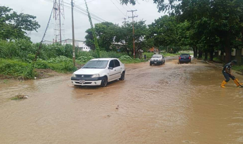 Intensas precipitaciones generan afectaciones en sectores de Guatire