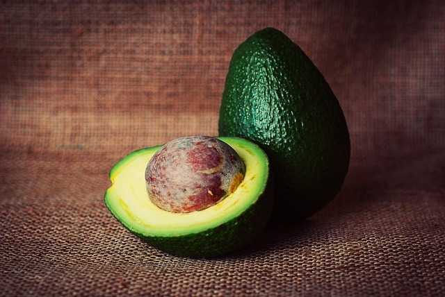 Hueso de aguacate: para qué sirve y cómo consumirlo
