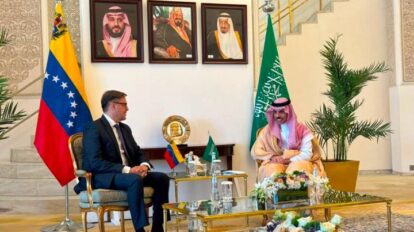 Cancilleres de Venezuela y Arabia Saudita fortalecen relaciones en Riad