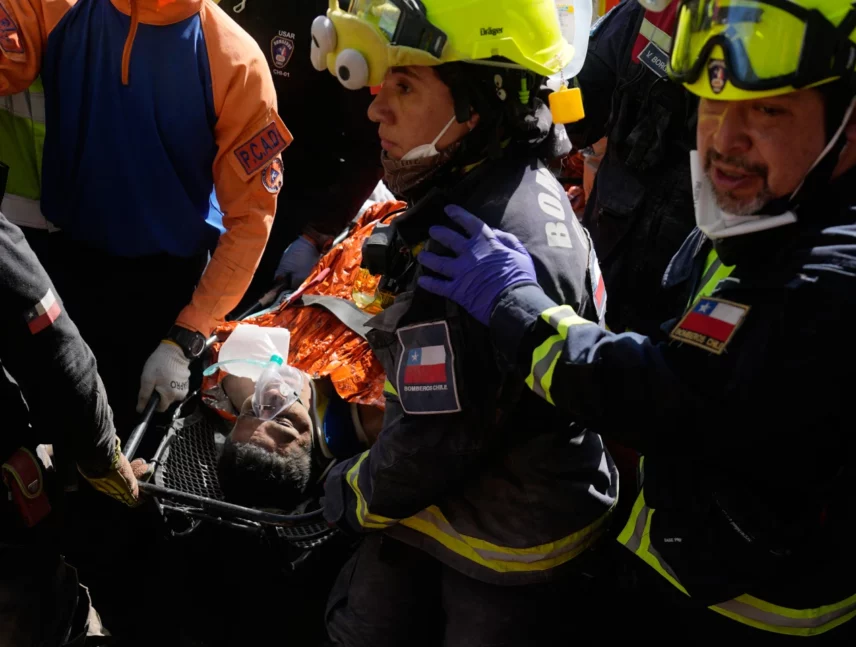 Equipos de rescate en Venezuela se aferran a la esperanza