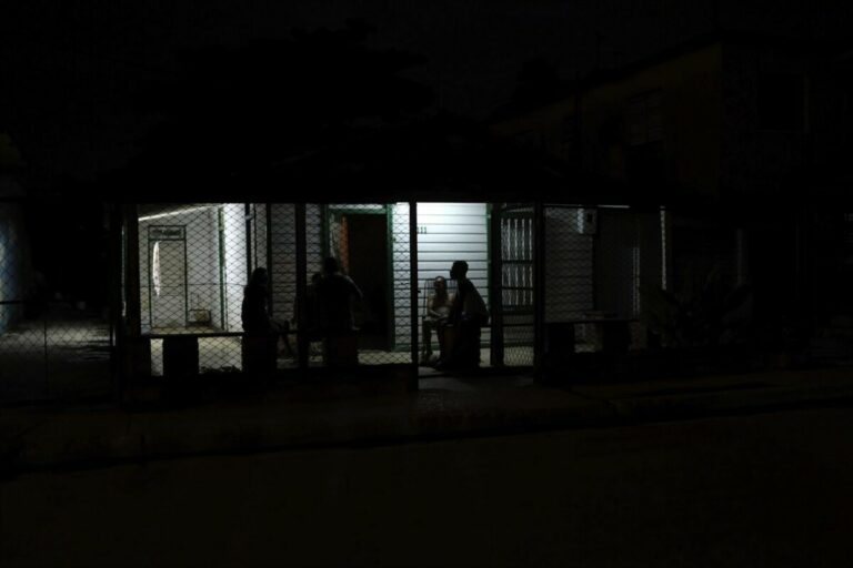 Cuba restablece la red eléctrica tras el cuarto colapso del año