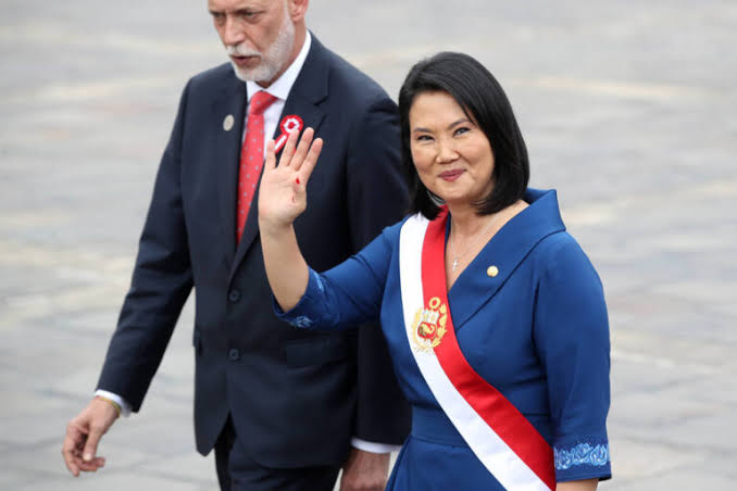 Keiko Fujimori anuncia aumento del salario mínimo