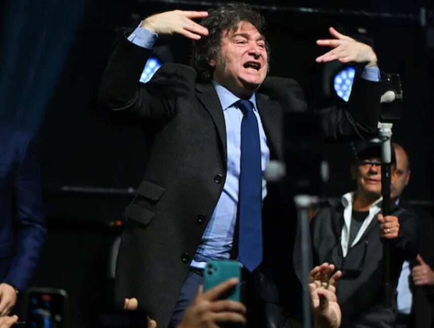 Javier Milei pide a Flávio Bolsonaro “parar a la basura socialista” en Brasil