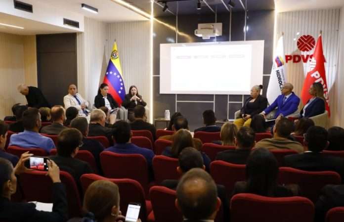 Ministerio de Hidrocarburos discute nuevo reglamento legal con Empresas Mixtas