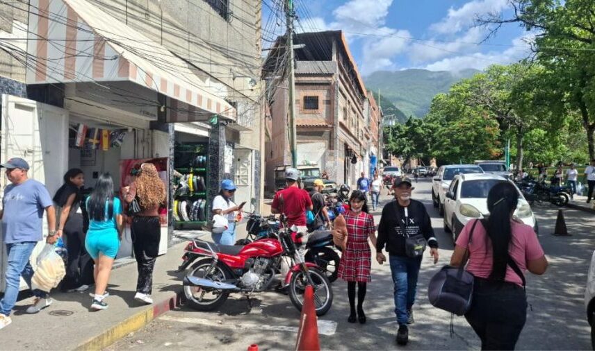 Otorgan 300 financiamientos a comerciantes afectados por los sismos en La Guaira