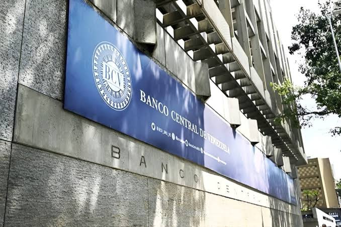 BCV combina intervenciones con venta de divisas en efectivo