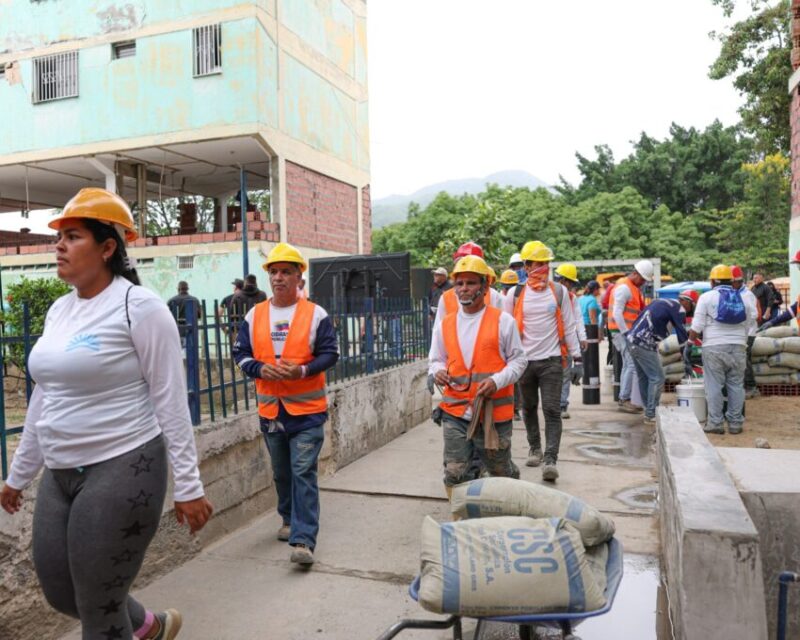 Presidenta (e) recorre comunidades atendidas por el Plan “Venezuela Renace”