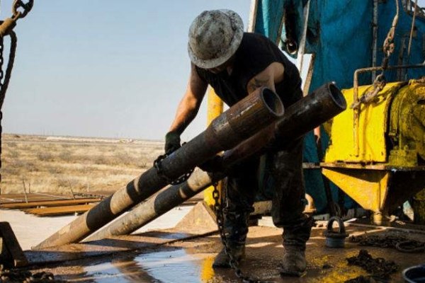 Petróleo de Texas baja a 71 dólares tras negociaciones de EEUU con Irán