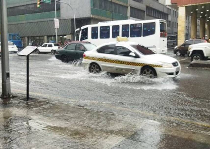 Onda tropical 30 dejó daños en Caracas