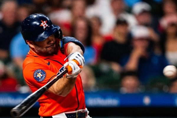 José Altuve acecha a Bob Abreu entre venezolanos con más hits en MLB