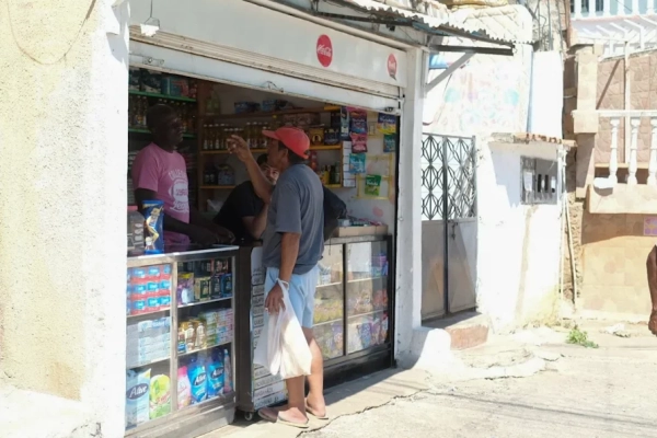 Entregan 300 créditos a emprendedores en La Guaira