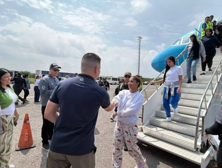 Aterriza en Venezuela un nuevo vuelo con 147 deportados de EEUU