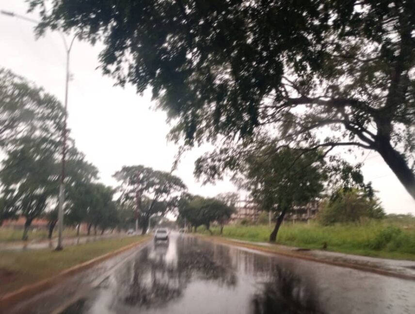 Fuerte aguacero durante la tarde de este viernes en Guayana