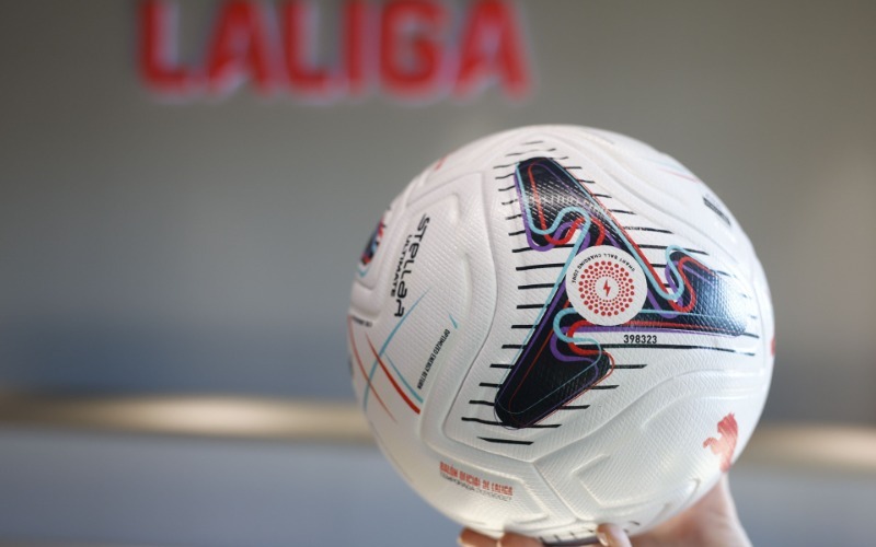 LaLiga española integrará sensor en balones para apoyar al arbitraje