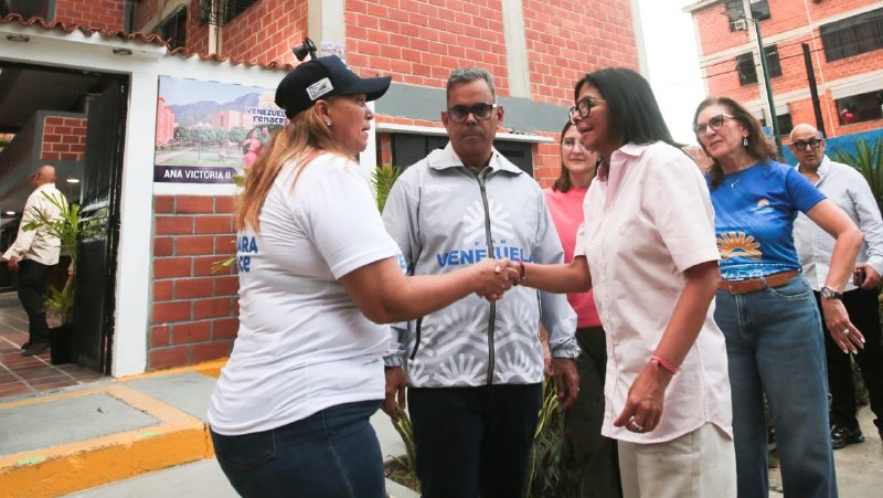 Delcy Rodríguez entrega 210 viviendas rehabilitadas en urbanismo de La Guaira