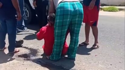 Motorizado lesionado al colisionar contra camioneta en sector Los Próceres