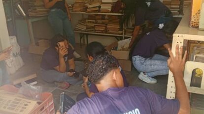 Estudiantes de la Uneg limpian espacios de la Casa de la Cultura de Los Olivos