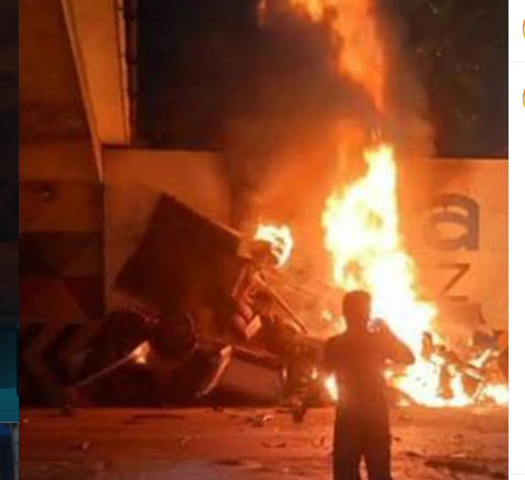 Dos calcinados al incendiarse par de vehículos en un puente de la ARC