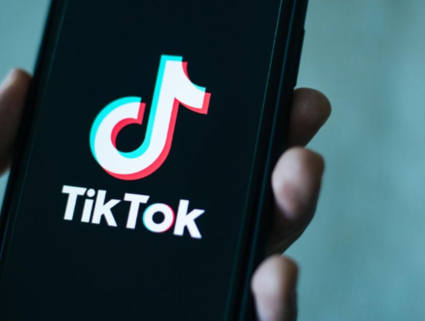 multa a TikTok en Brasil