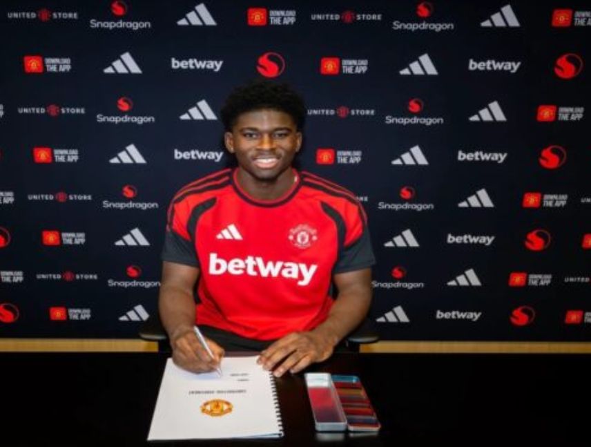 Carlos Baleba Manchester United