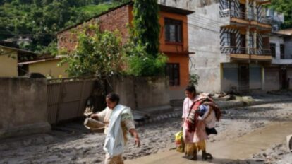 Sube cifra de muertos por riada en Nepal