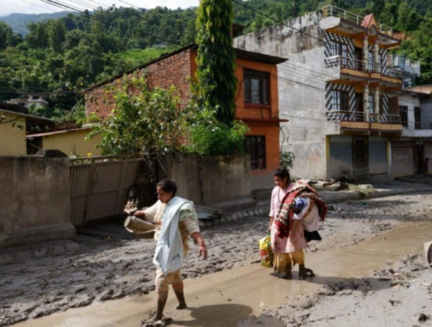 Sube cifra de muertos por riada en Nepal