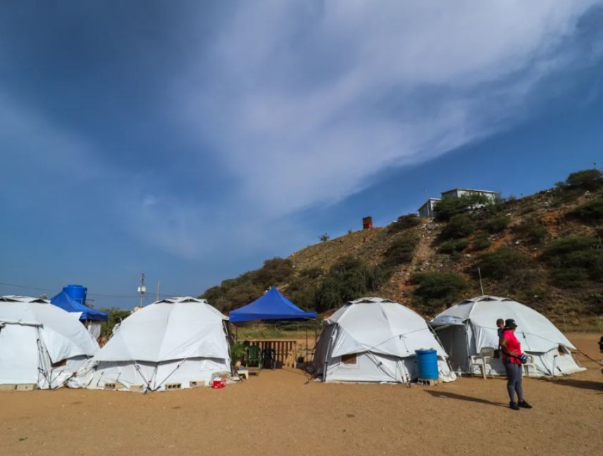 Damnificados por los terremotos piden carpas, toldos y lonas