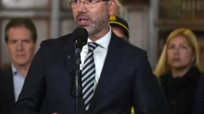 Ministro de Vivienda de Colombia pide disculpas