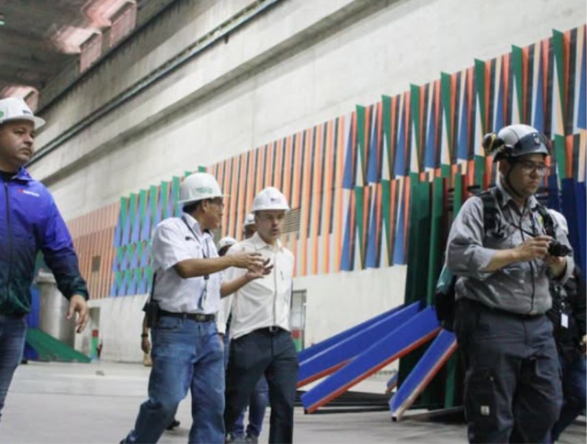 John Barrett inspeccionó represa de Guri