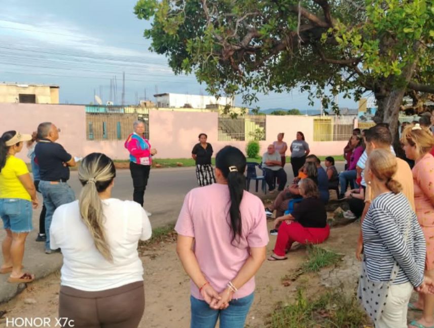 Reparan fallas de agua en Mini Fincas