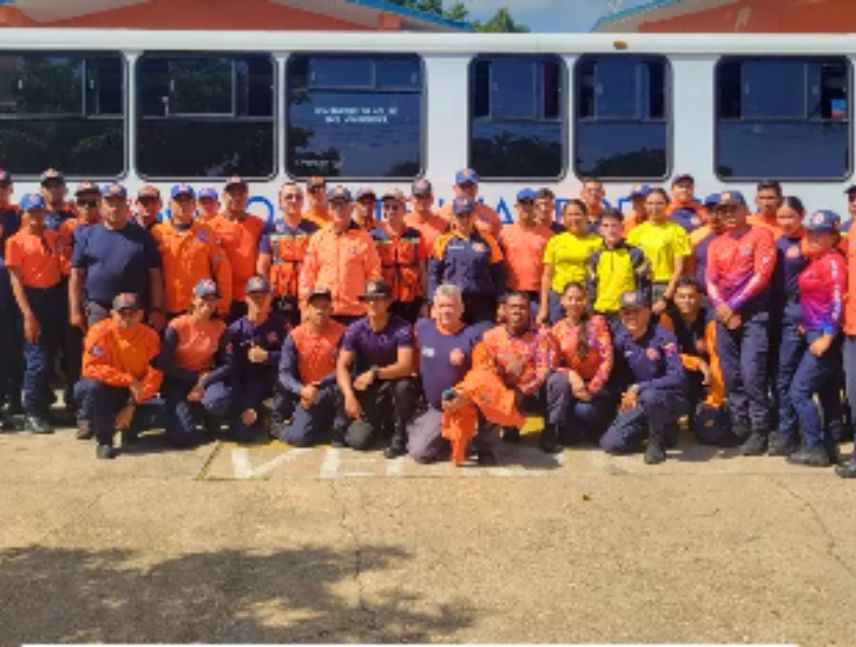 Nuevo contingente de Protección Civil se dirige a la Guaira.