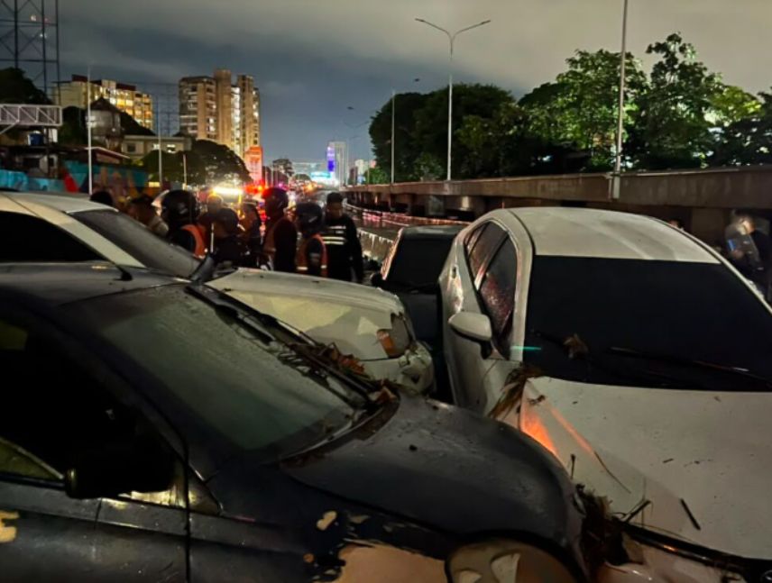 Lluvias dejaron carros colapsados en la Valle Coche