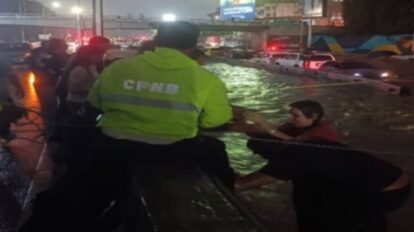 Rescatan personas en desbordamiento en Valle Coche