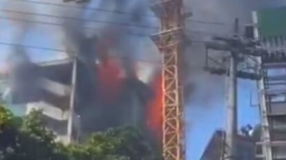 Incendio afecta edificio en Palo Verde