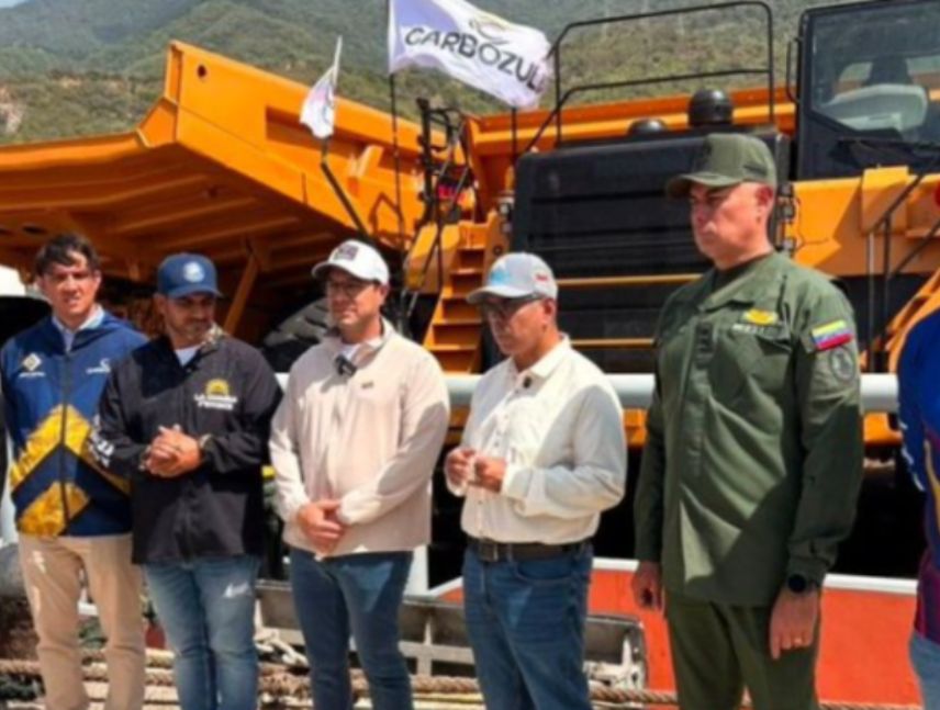 Nueva maquinaría pesada llega a La Guaira
