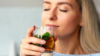 Té de menta verde para el acné