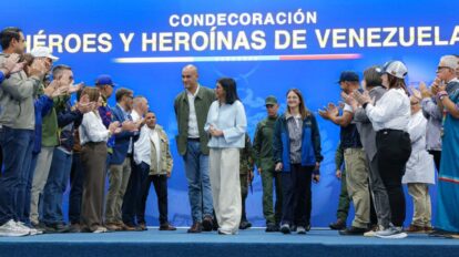 Presidenta (e) otorgó reconocimiento a servidores públicos que apoyaron tras los terremotos